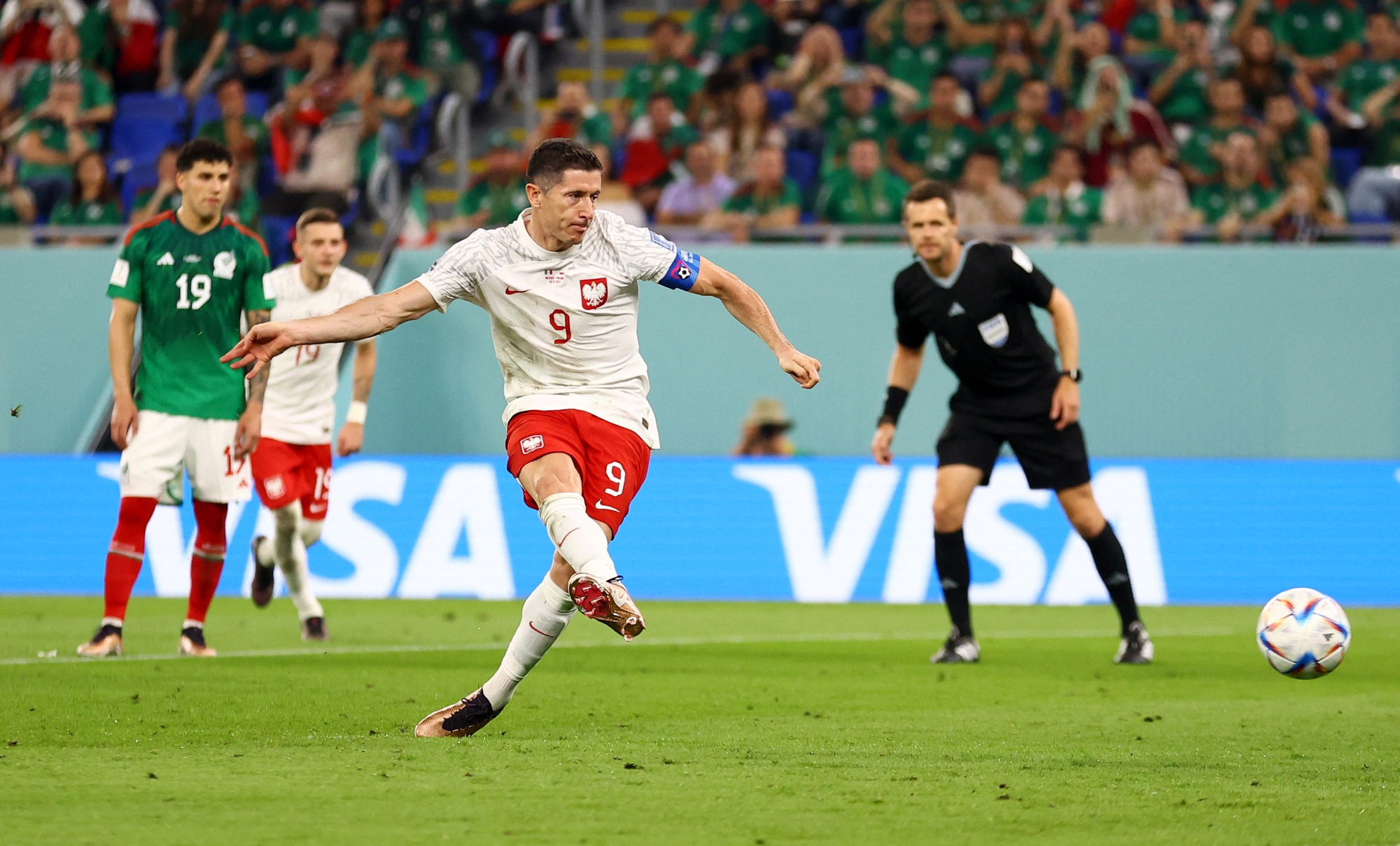 Lewandowski hỏng penalty, Ba Lan chia điểm Mexico - Ảnh 6.