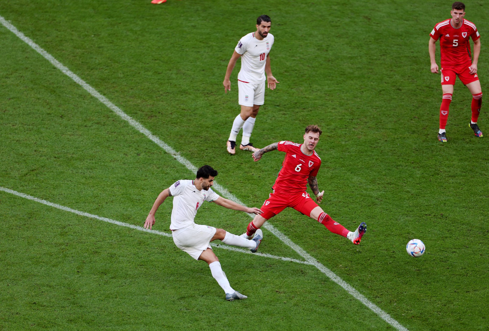 Iran đánh bại Xứ Wales ở phút cuối cùng - Ảnh 11.