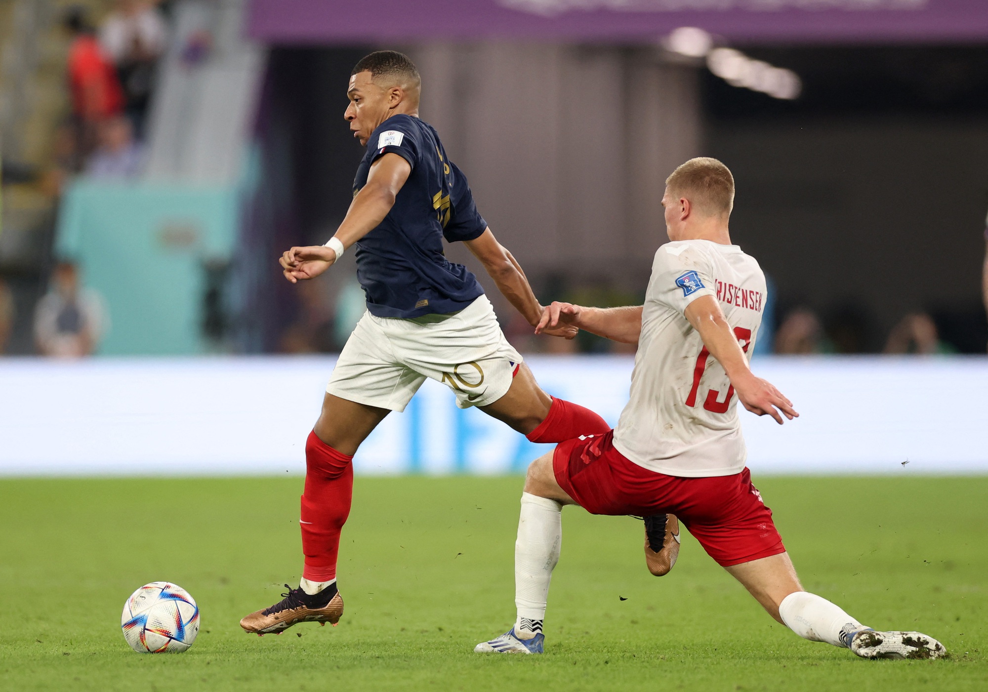 Mbappe lập cú đúp, tuyển Pháp sớm giành suất vào vòng 1/8 World Cup 2022 - Ảnh 1.