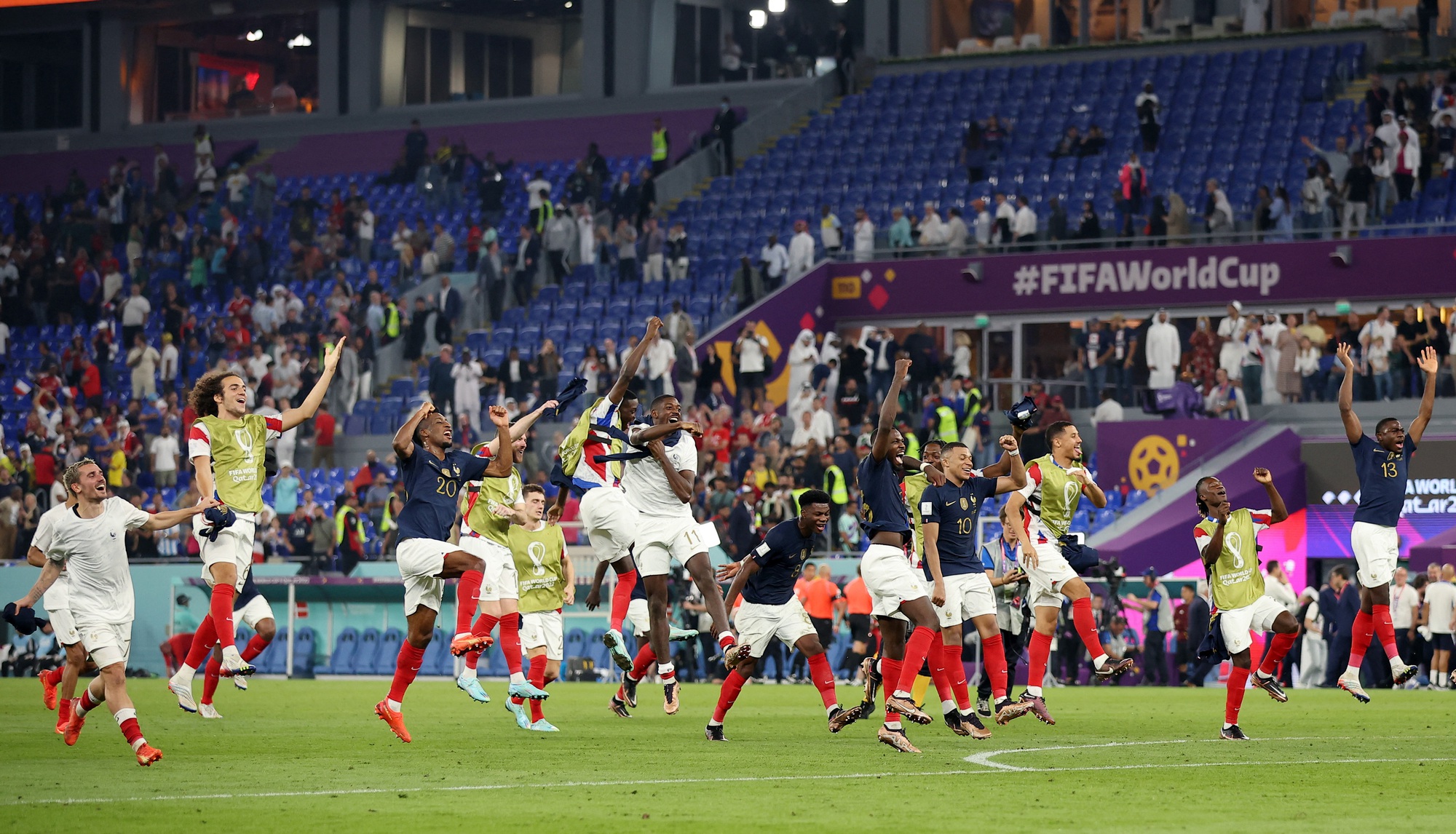 Mbappe lập cú đúp, tuyển Pháp sớm giành suất vào vòng 1/8 World Cup 2022 - Ảnh 3.