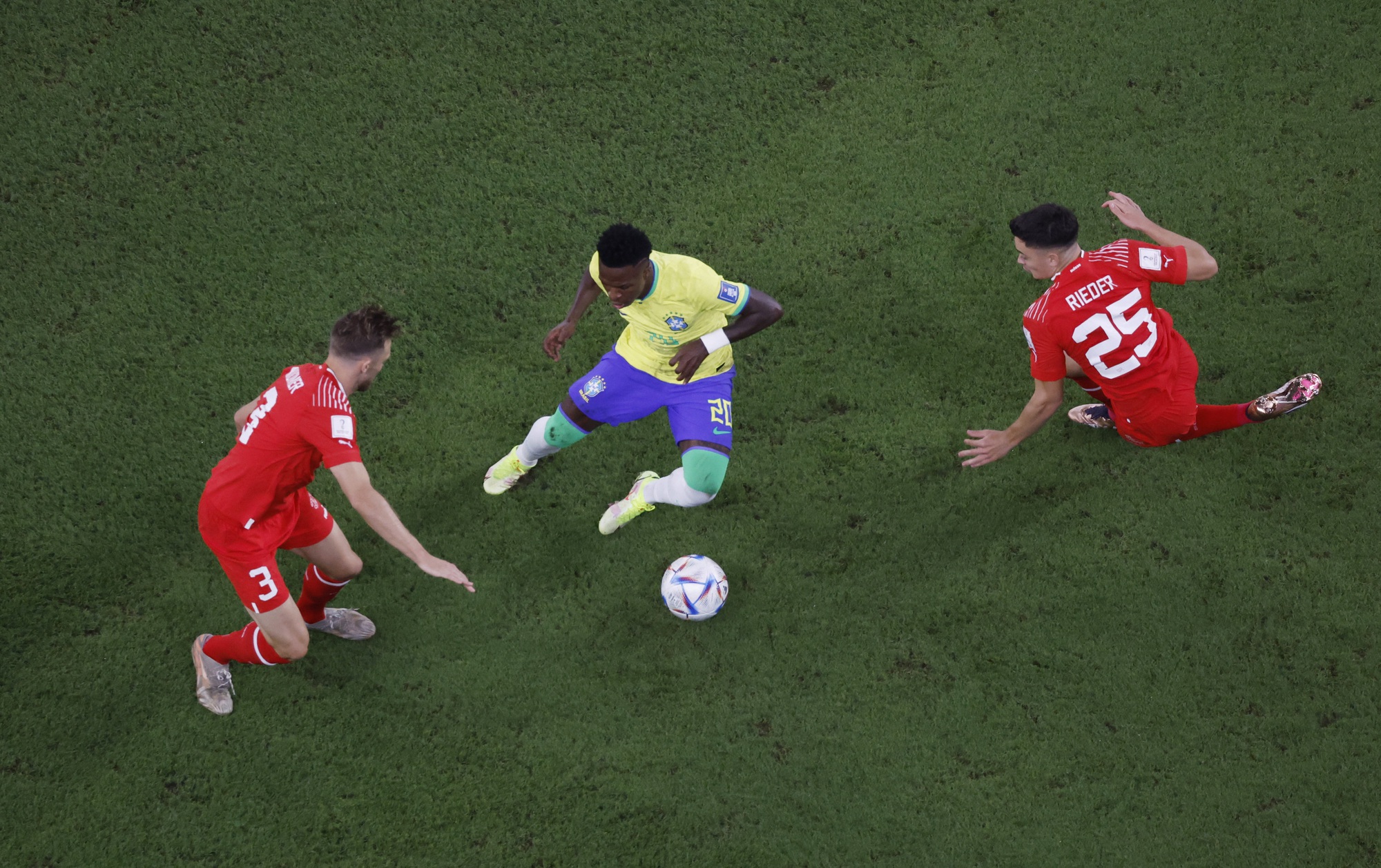 [CẬP NHẬT] Brazil - Thụy Sĩ: Rodrygo vào sân đầu hiệp 2 - Ảnh 4.
