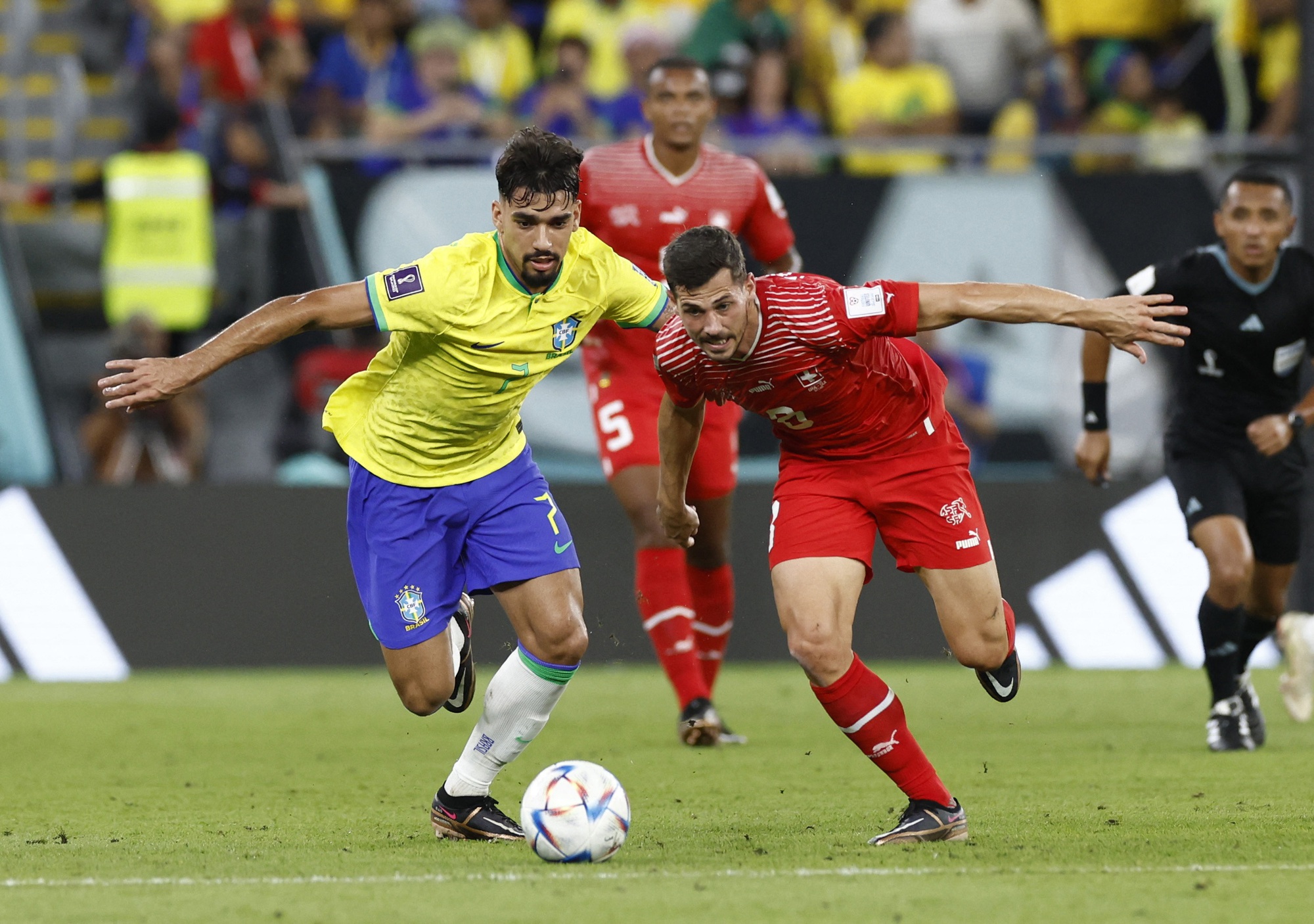[CẬP NHẬT] Brazil - Thụy Sĩ: Rodrygo vào sân đầu hiệp 2 - Ảnh 9.