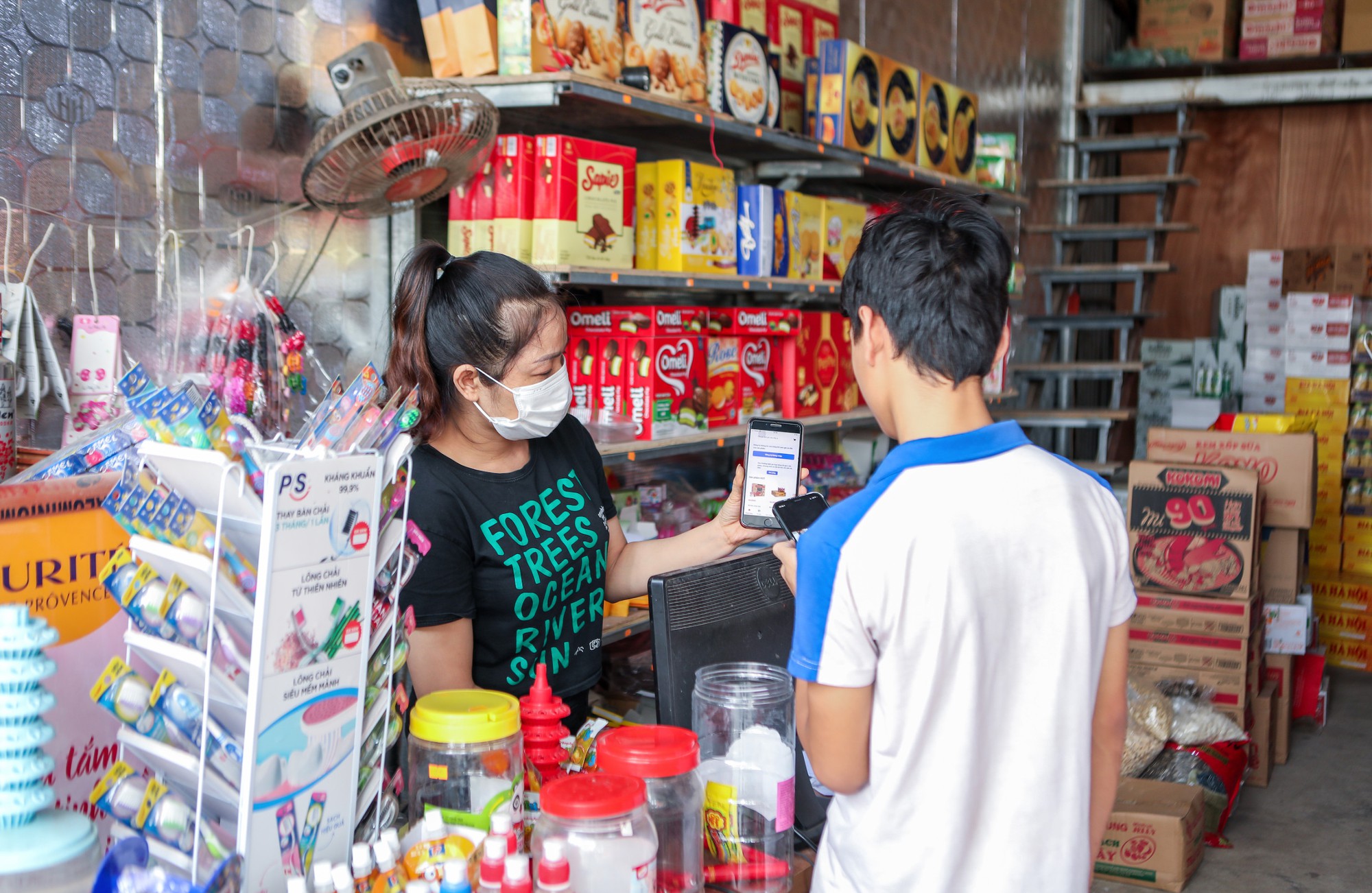 100.000 chủ tiệm tạp hoá được hỗ trợ nhập hàng bán Tết