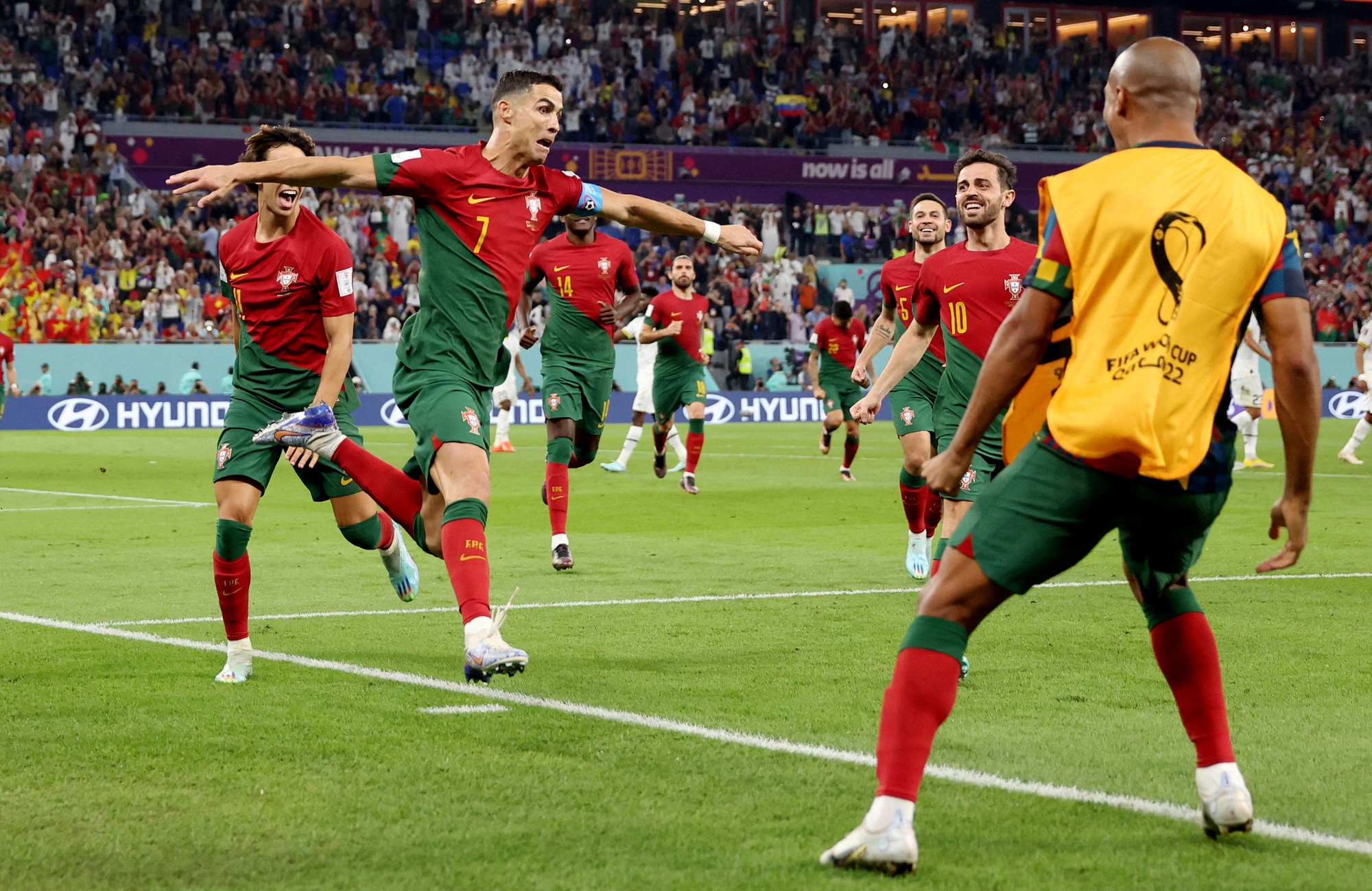 Hãy theo dõi đội hình tuyển Bồ Đào Nha để xem họ sẽ chơi thế nào trong trận đấu tới.