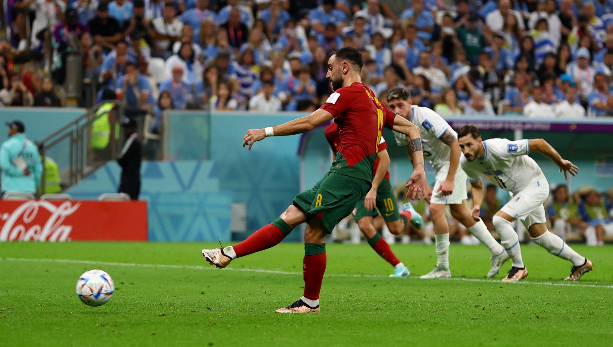 Sao Man United lập cú đúp, Bồ Đào Nha vượt qua vòng bảng - Ảnh 8.
