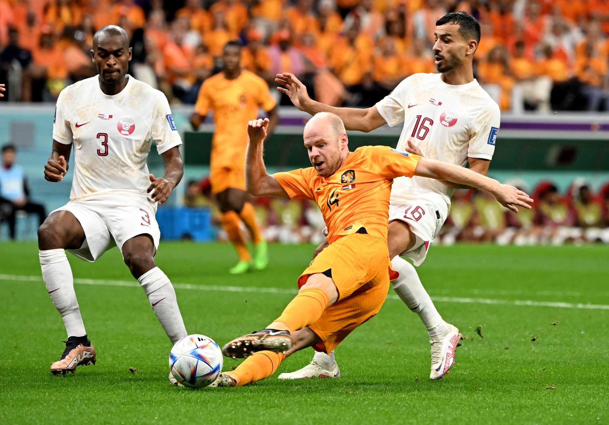 Thắng chủ nhà Qatar, Hà Lan thẳng tiến vòng knock-out - Ảnh 3.
