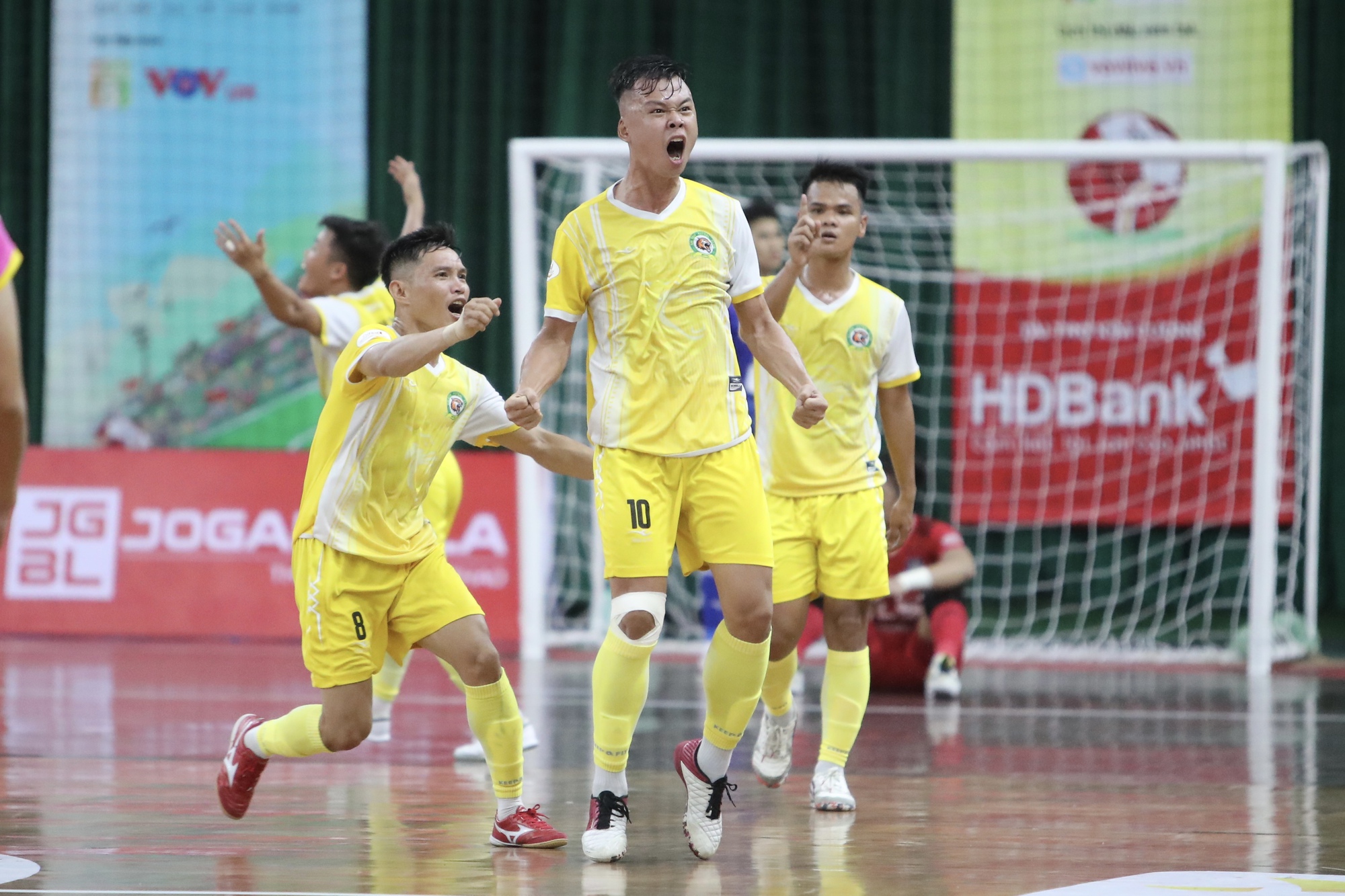 CLB Thái Sơn Nam tiếp tục trở thành cựu vương giải futsal quốc nội - Ảnh 6.