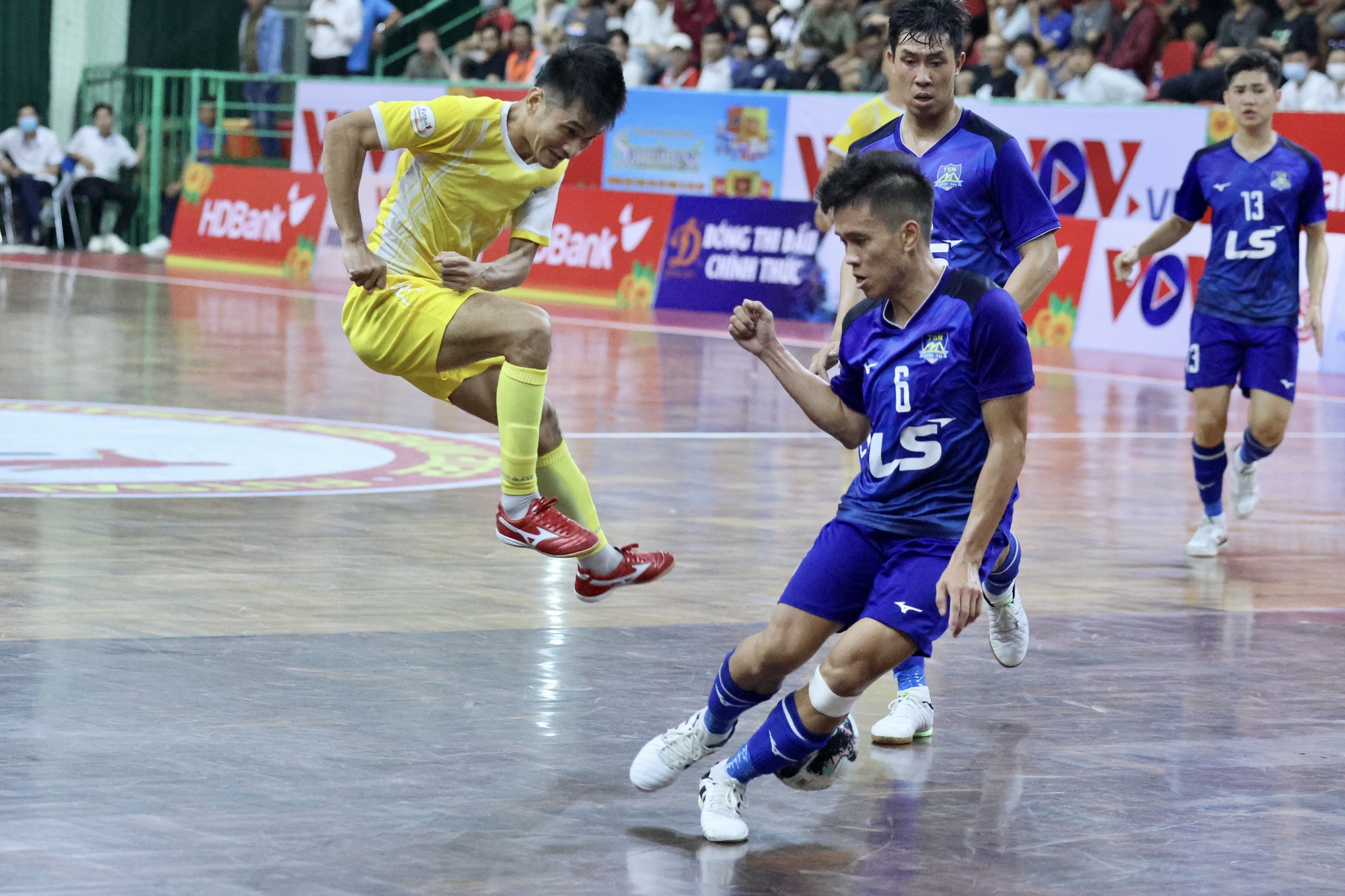 CLB Thái Sơn Nam tiếp tục trở thành cựu vương giải futsal quốc nội - Ảnh 1.