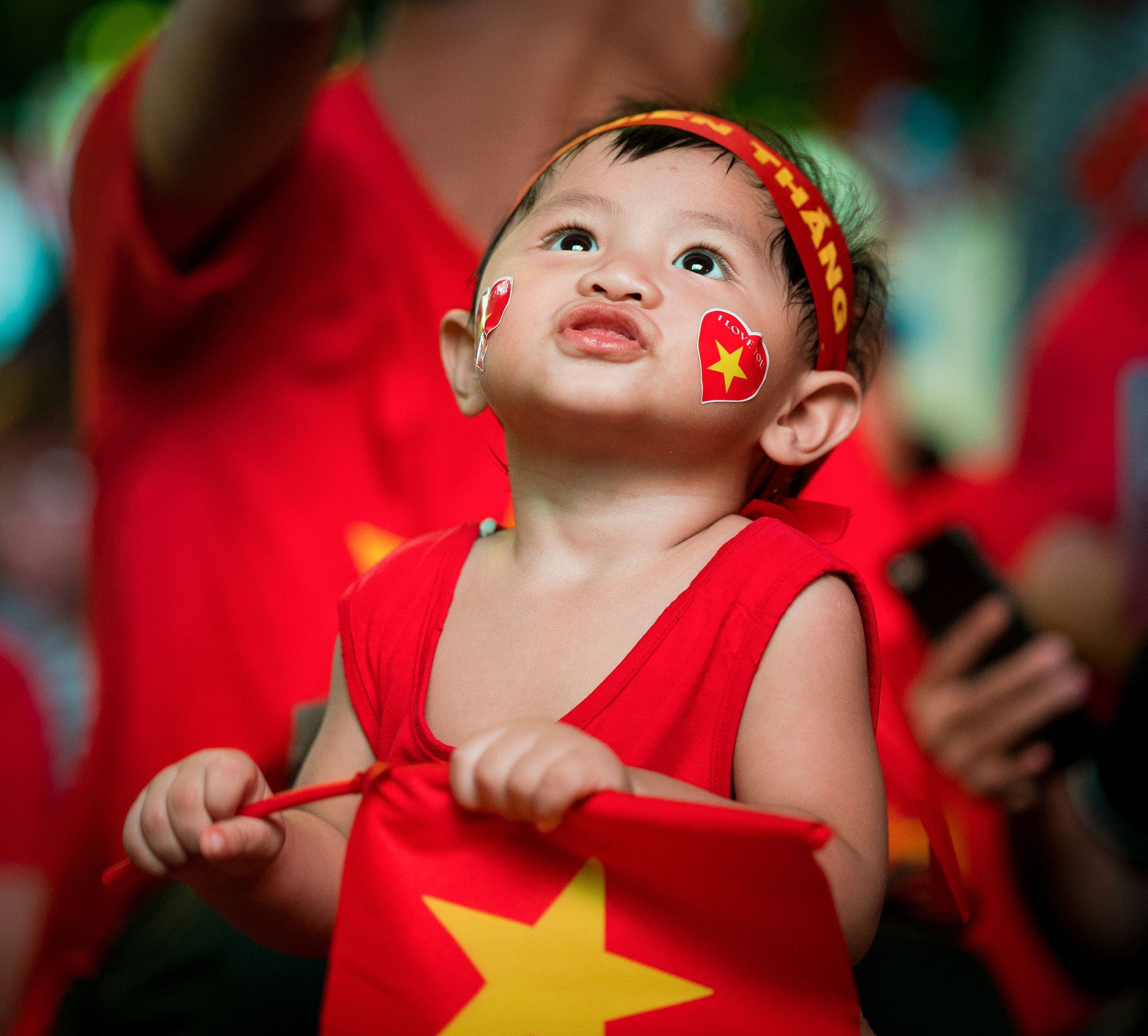 Cờ tổ quốc là biểu tượng linh thiêng, đích thực của toàn dân Việt Nam. Từ khi được sáng lập, cờ Tổ quốc đã trở thành niềm tự hào và quang vinh của toàn dân. Hãy cùng chiêm ngưỡng những hình ảnh cờ Tổ quốc đẹp để cảm nhận sự thiêng liêng và vinh quang của cờ Tổ quốc Việt Nam.