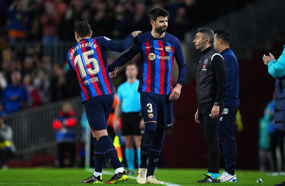 Thắng tân binh Almeria, Barcelona nghẹn ngào chia tay Gerard Pique - Ảnh 6.