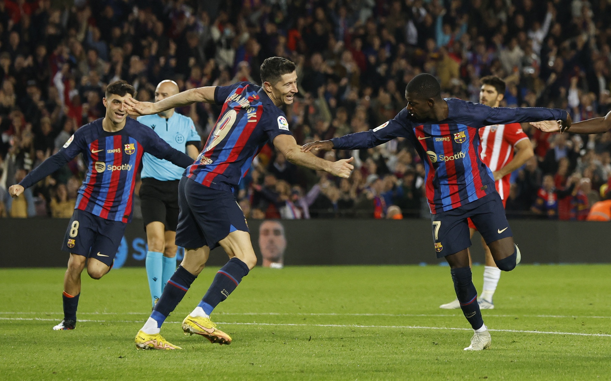 Thắng tân binh Almeria, Barcelona nghẹn ngào chia tay Gerard Pique - Ảnh 4.