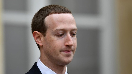 Tài sản của Mark Zuckerberg bốc hơi 89 tỉ USD trong năm nay - Ảnh 1.