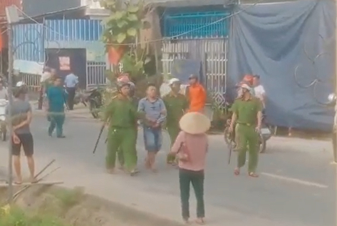 Quảng Nam: Thanh niên cầm rựa tấn công người phụ nữ dã man - Ảnh 1.