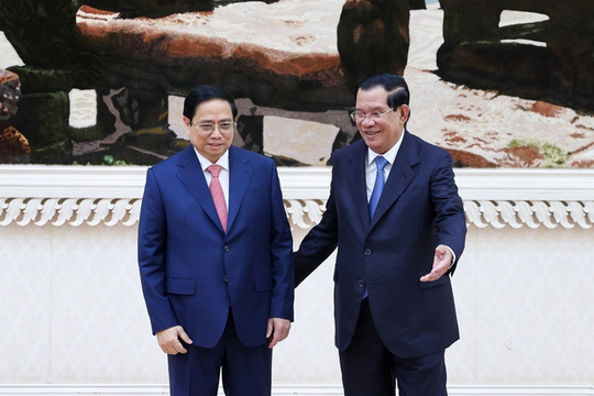 Thủ tướng Hun Sen đón Thủ tướng Phạm Minh Chính thăm chính thức Campuchia - Ảnh 3.