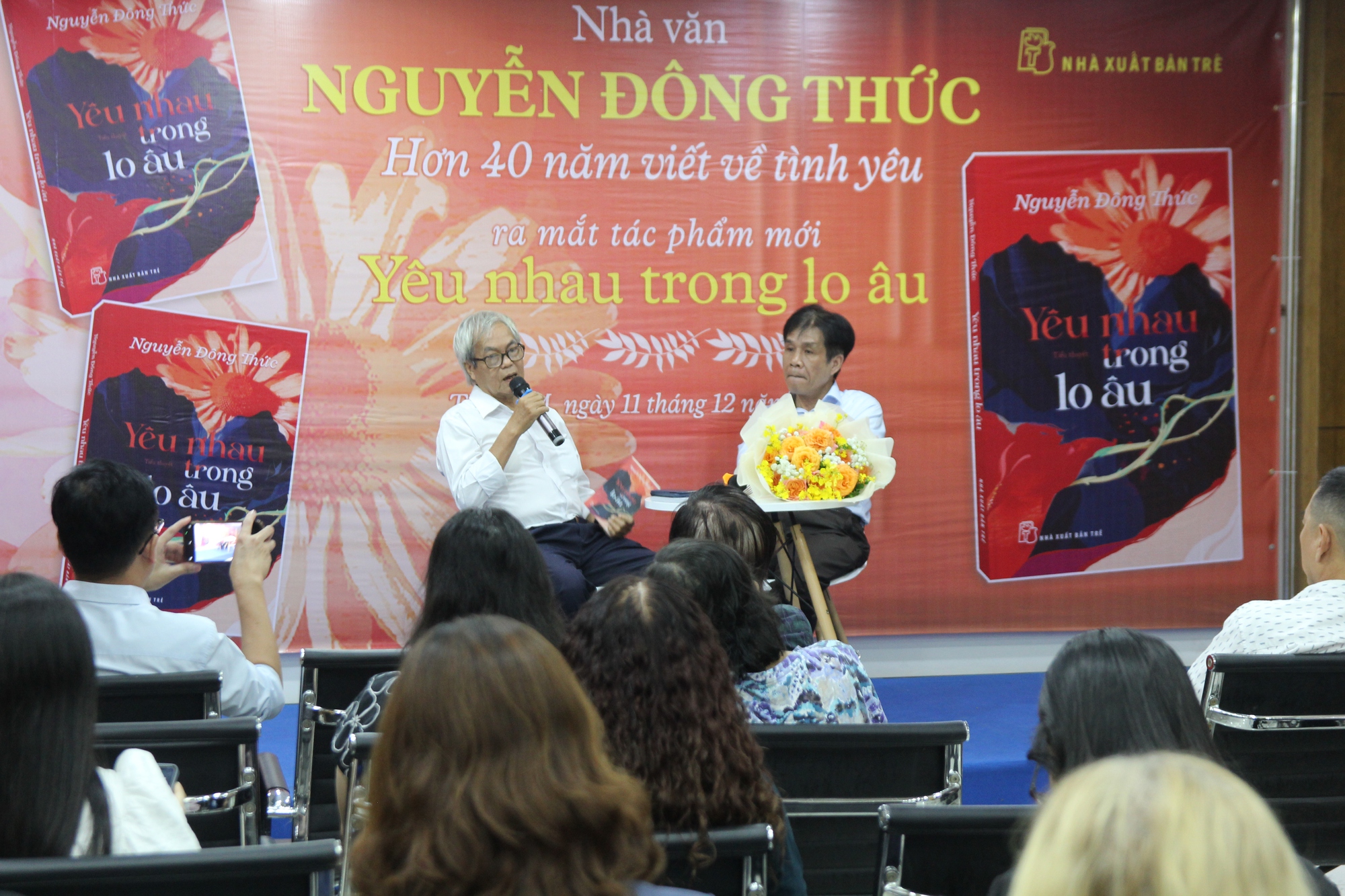 Nhà văn Nguyễn Đông Thức trở lại với Yêu nhau trong lo âu - Ảnh 1.