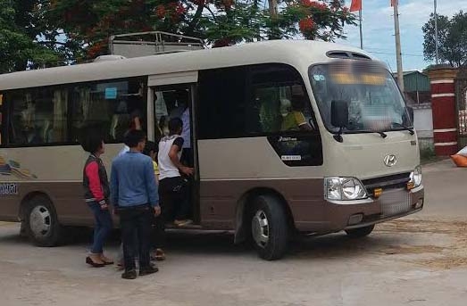 Đậu xe chắn trước cổng nhà người khác mùng 3 Tết, tài xế bị đánh tới tấp - Ảnh 2.