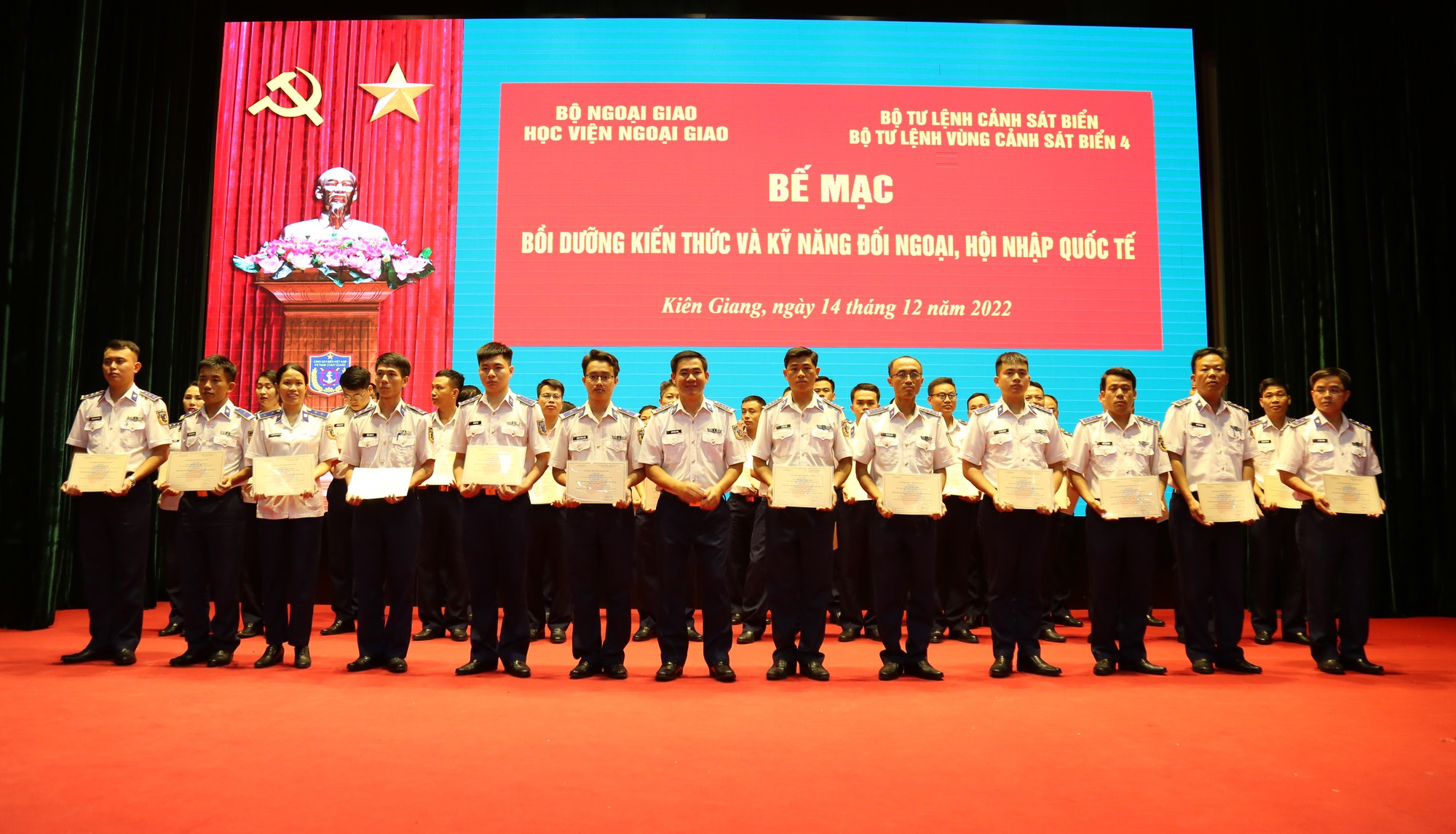 Tăng cường kỹ năng đối ngoại, hội nhập quốc tế trong lực lượng Cảnh sát biển - Ảnh 4.