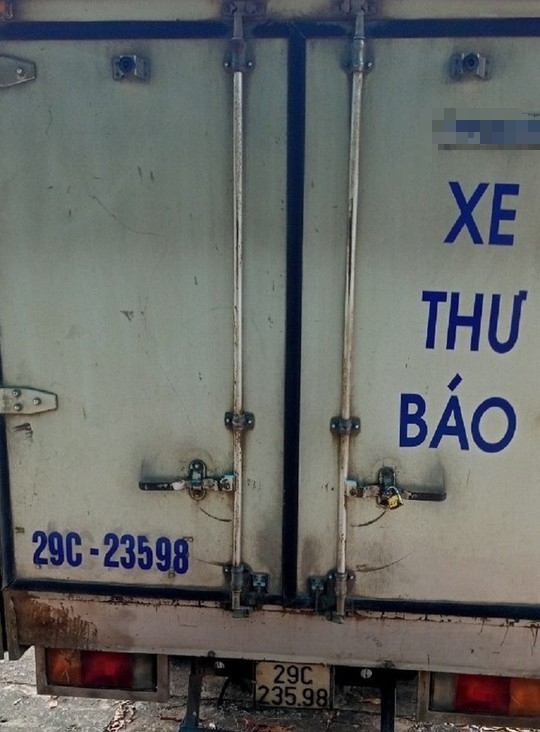 Bí mật bên trong chiếc xe thư báo dỏm khiến công an vây bắt - Ảnh 2.