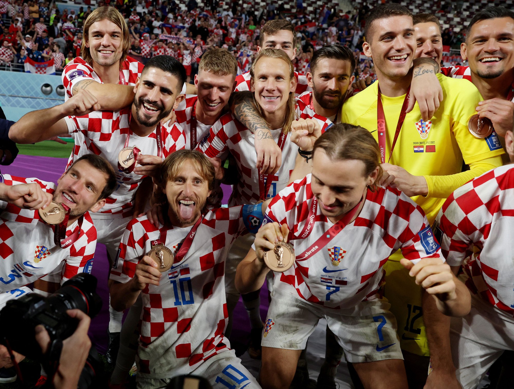 Bóng đá Croatia: Cùng hòa mình vào không khí sôi động của giải đấu bóng đá quốc tế và ngắm nhìn những pha bóng đẹp mắt từ đội tuyển Croatia. Với lối chơi tấn công mạnh mẽ, điều khiển bóng tài tình và lối đánh phòng ngự kiên cường, các cầu thủ Croatia sẽ khiến bạn thăng hoa trong từng giây phút trên sân cỏ.