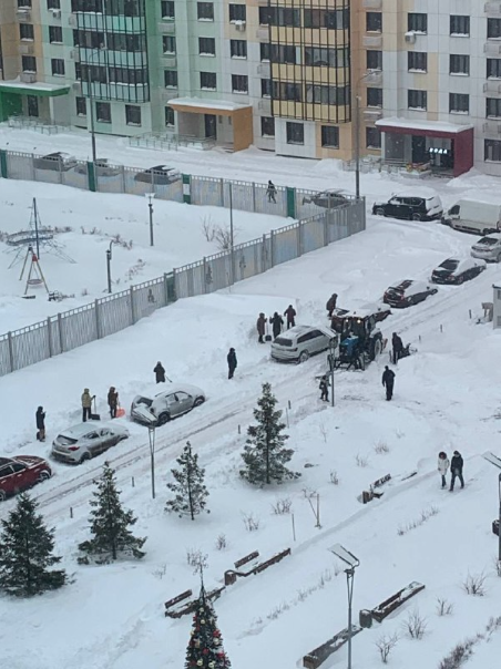 Moscow hỗn loạn vì tuyết rơi kỷ lục - Ảnh 4.