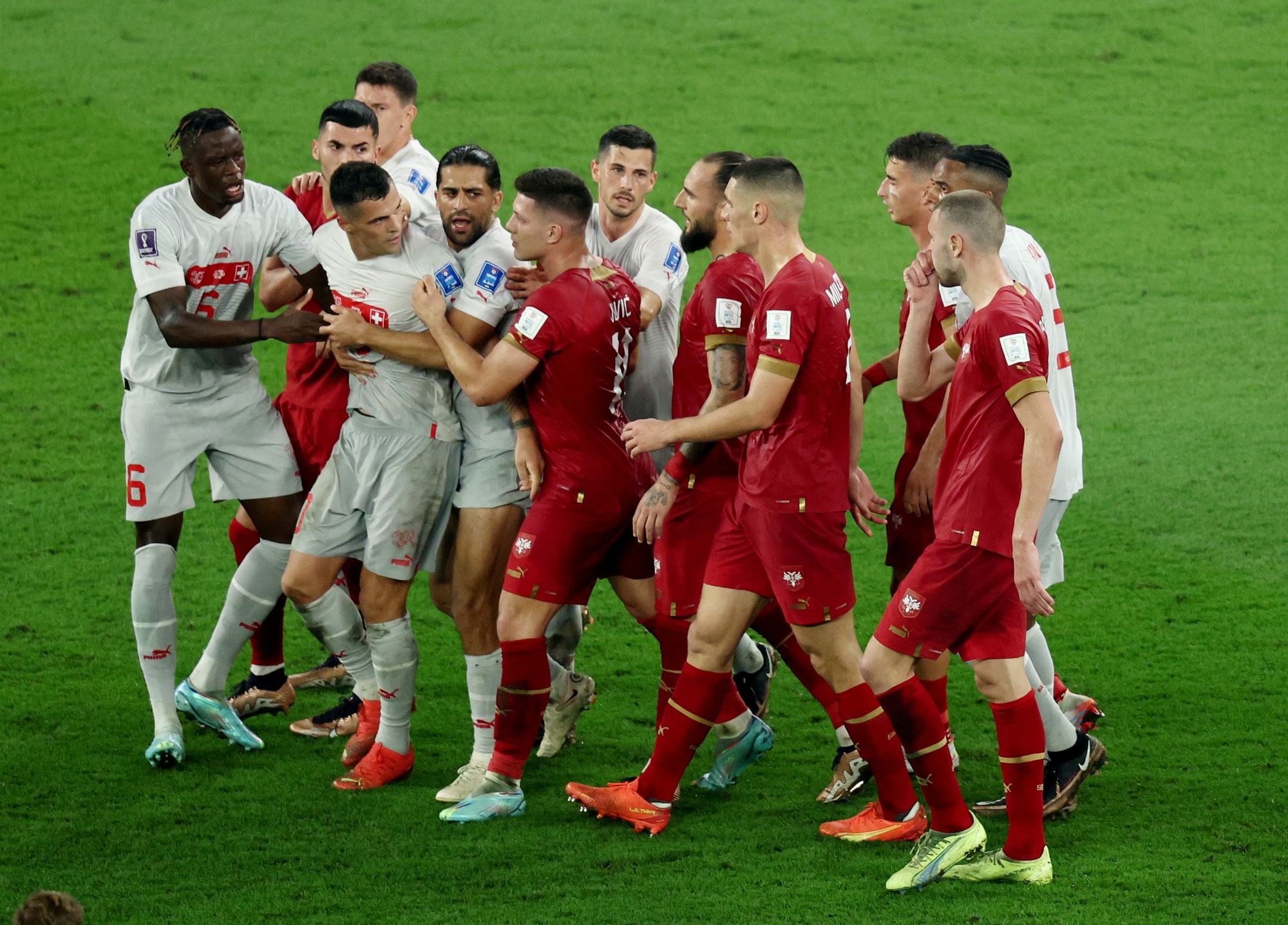 Vượt qua Serbia, Thụy Sĩ giành suất vào vòng 1/8 World Cup 2022 - Ảnh 4.
