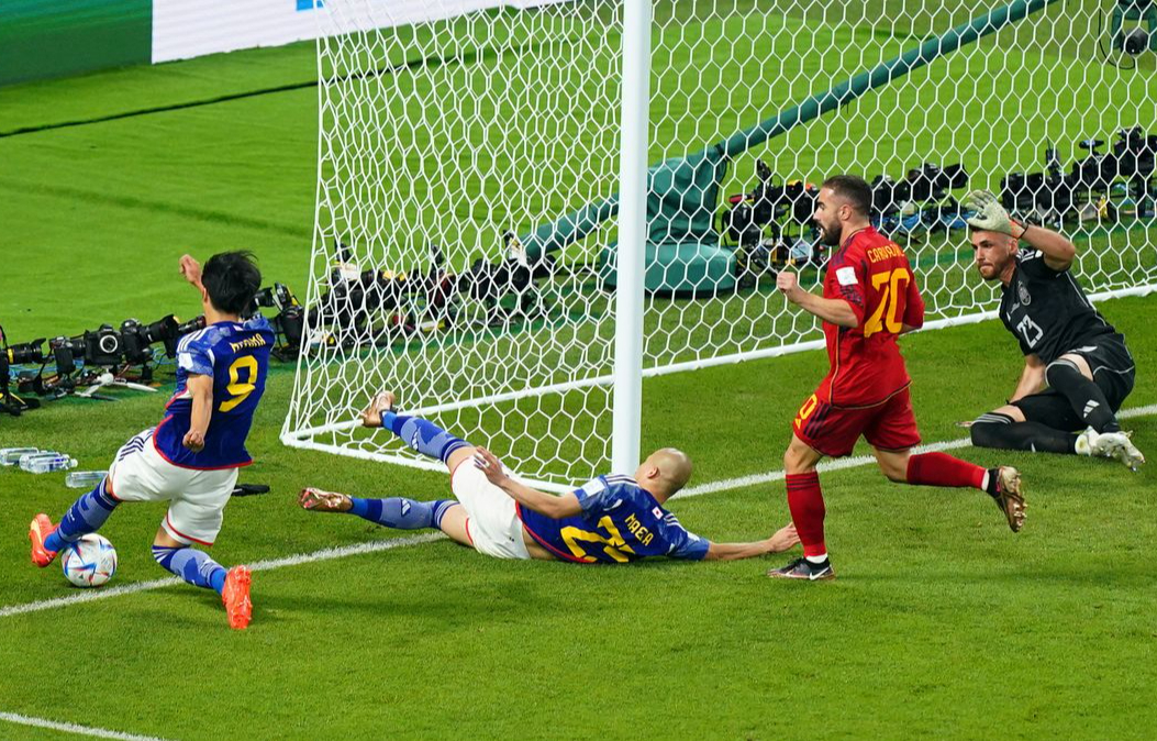 Tranh cãi về bàn thắng 2-1 trận Nhật Bản vs Tây Ban Nha