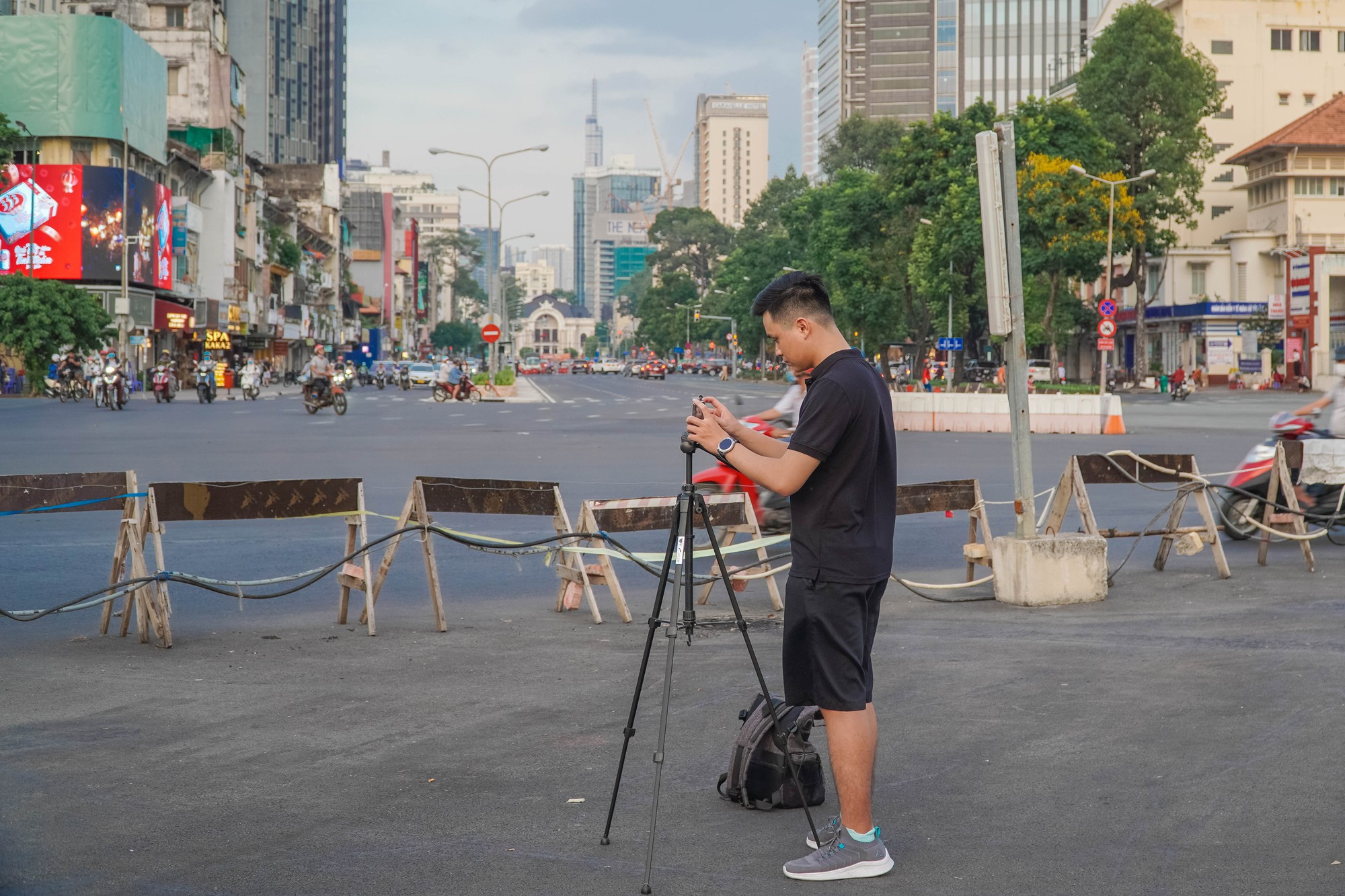 “Nét quen thuộc” trước chợ Bến Thành - Ảnh 5.