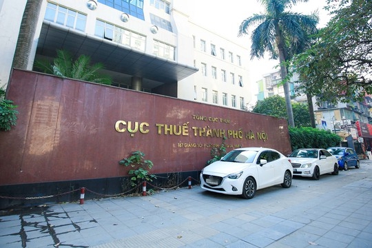 CLIP: Ôtô vẫn đỗ kín vỉa hè nhiều phố Hà Nội sau chỉ đạo của Chủ tịch TP Trần Sỹ Thanh? - Ảnh 13.
