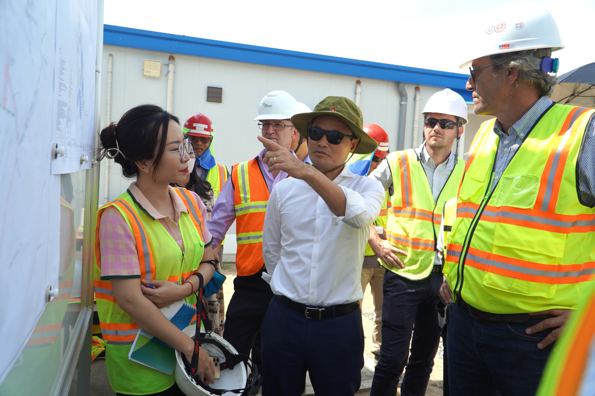 Lãnh đạo UBND TP HCM kiểm tra nhà máy xử lý nước thải Nhiêu Lộc - Thị Nghè
