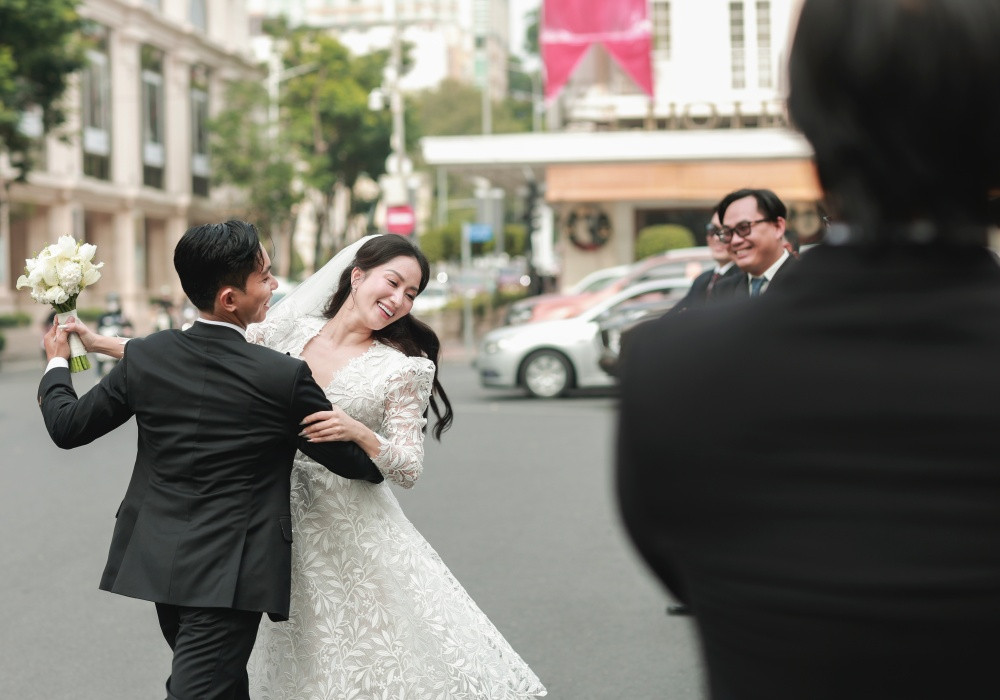 Đám cưới 1.000 khách mời của Khánh Thi - Phan Hiển - Ảnh 7.