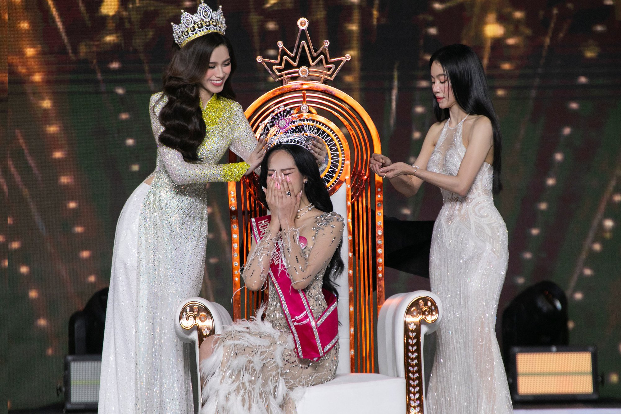 Hoa hậu Việt Nam 2022 là cô sinh viên đến từ Đà Nẵng - Ảnh 1.