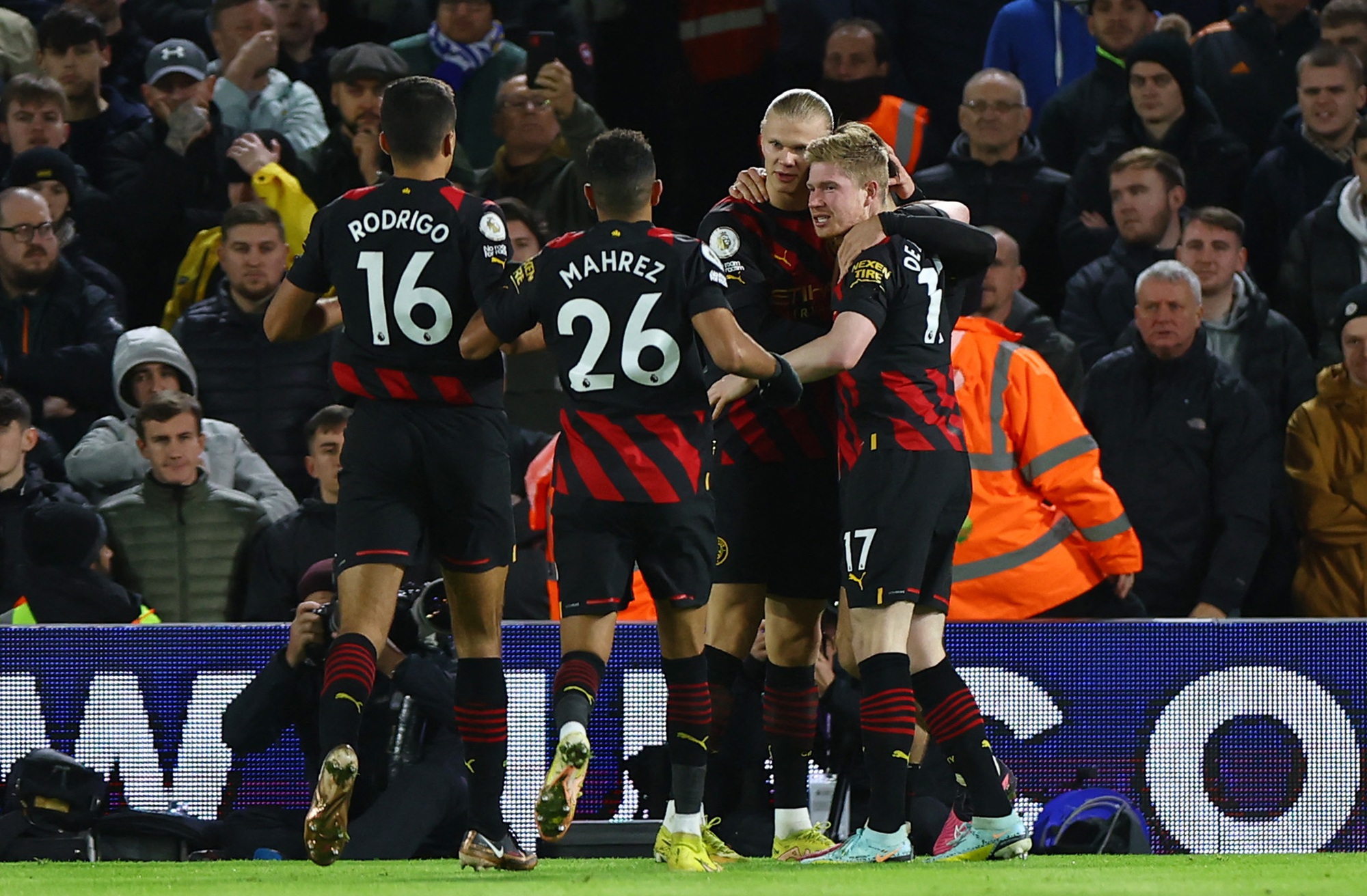 Haaland bùng nổ 20 bàn, Man City mạnh mẽ đòi ngôi nhì Ngoại hạng Anh - Ảnh 7.