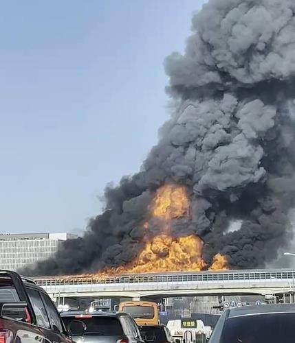 Nổ xe chở khí đốt tại Nam Phi, cháy lớn trong hầm cao tốc Hàn Quốc - Ảnh 4.