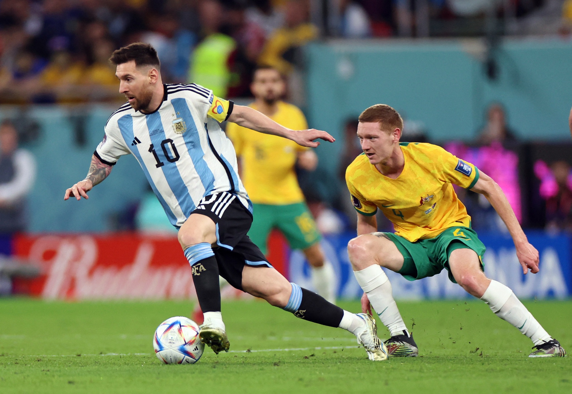 Messi lập siêu phẩm, Argentina thẳng tiến vào Tứ kết - Ảnh 1.