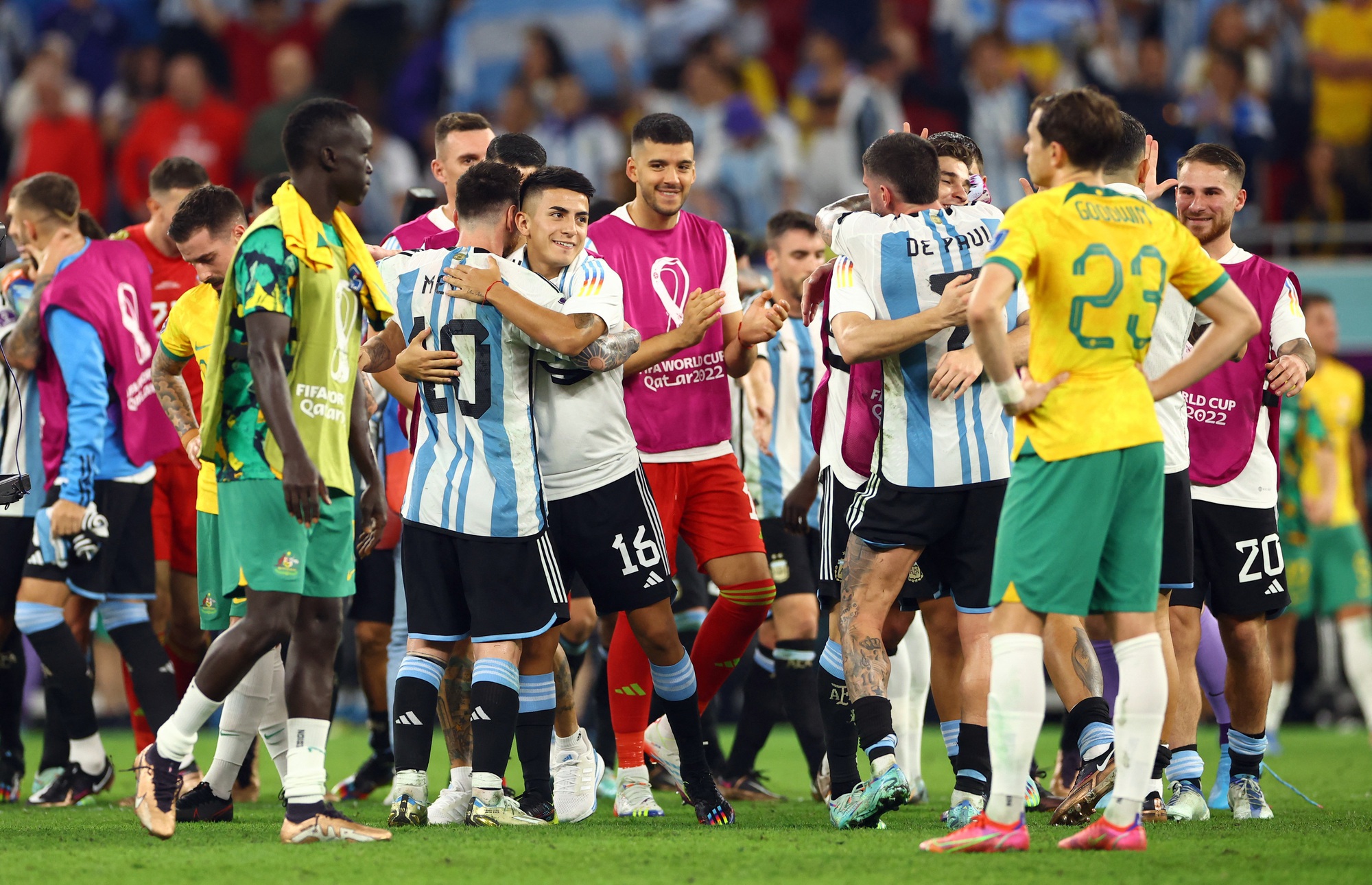 Messi lập siêu phẩm, Argentina thẳng tiến vào Tứ kết - Ảnh 20.