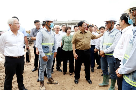 Thủ tướng Phạm Minh Chính: Không khai thác bất động sản 2 bên đường dự án - Ảnh 2.