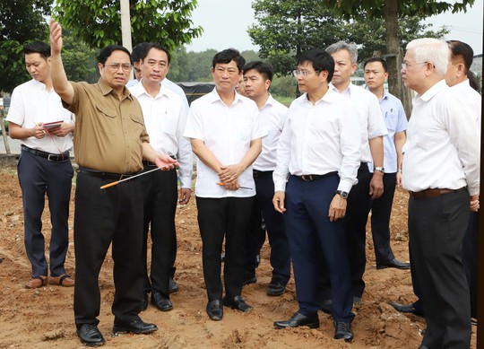 Thủ tướng Phạm Minh Chính: Không khai thác bất động sản 2 bên đường dự án - Ảnh 1.