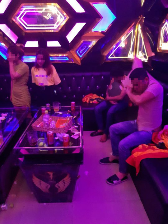 Nhiều nam nữ ở Quảng Nam vào quán karaoke chơi ma túy - Ảnh 1.