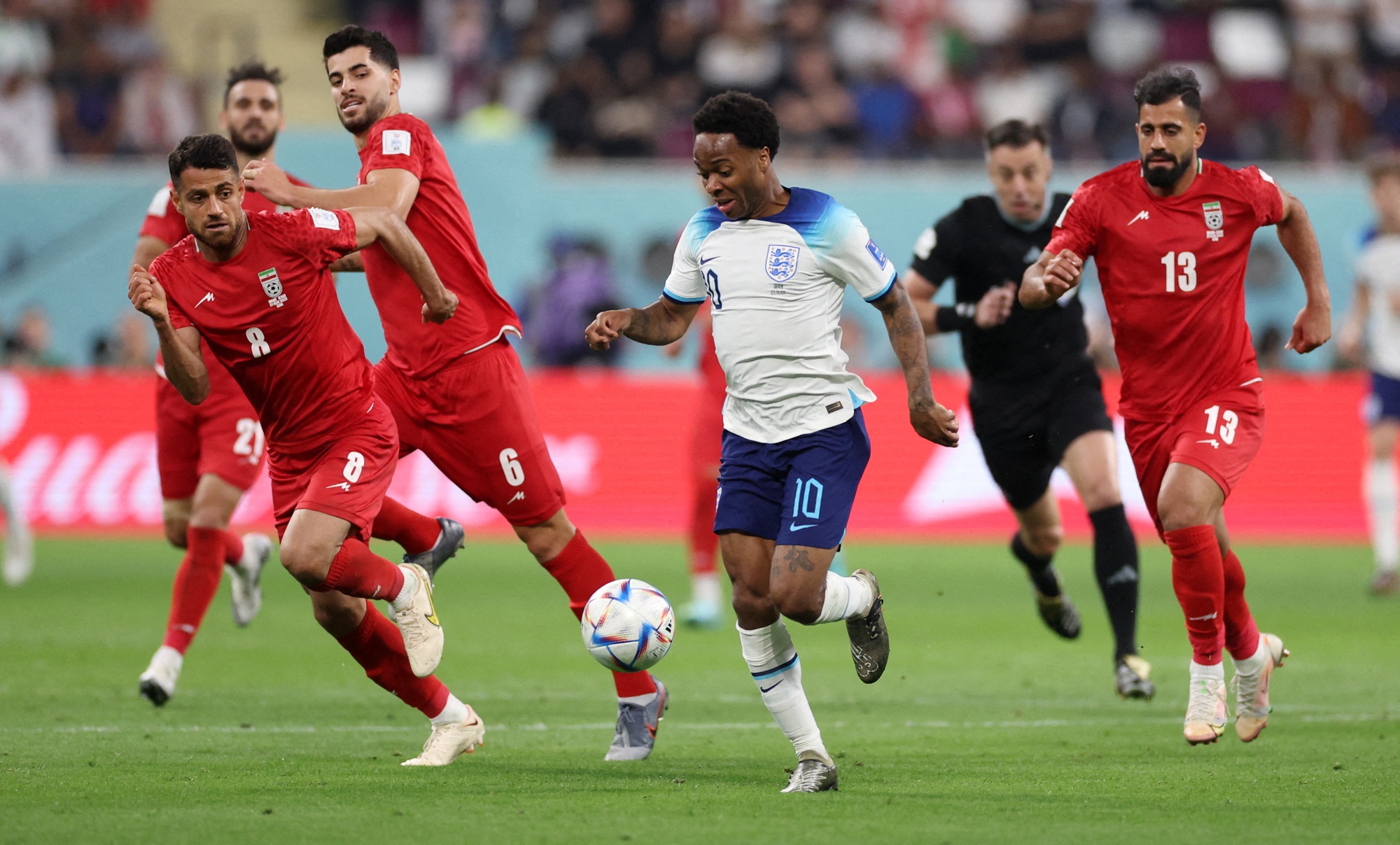 Trộm đột nhập tư gia, Raheem Sterling hồi hương khẩn cấp - Ảnh 3.