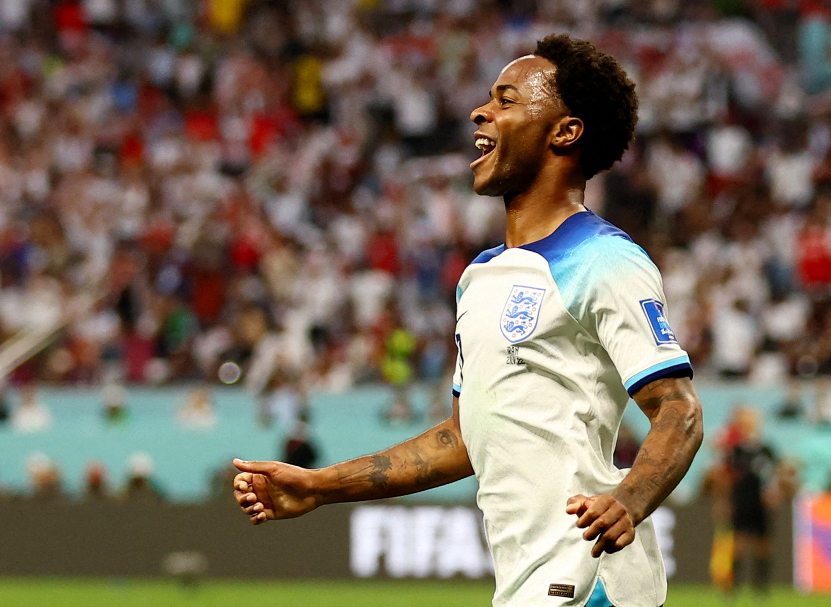 Trộm đột nhập tư gia, Raheem Sterling hồi hương khẩn cấp - Ảnh 4.