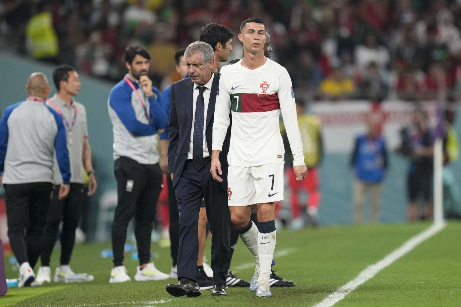 Bồ Đào Nha kêu gọi đoàn kết sau nghi án Ronaldo mắng HLV - Ảnh 2.