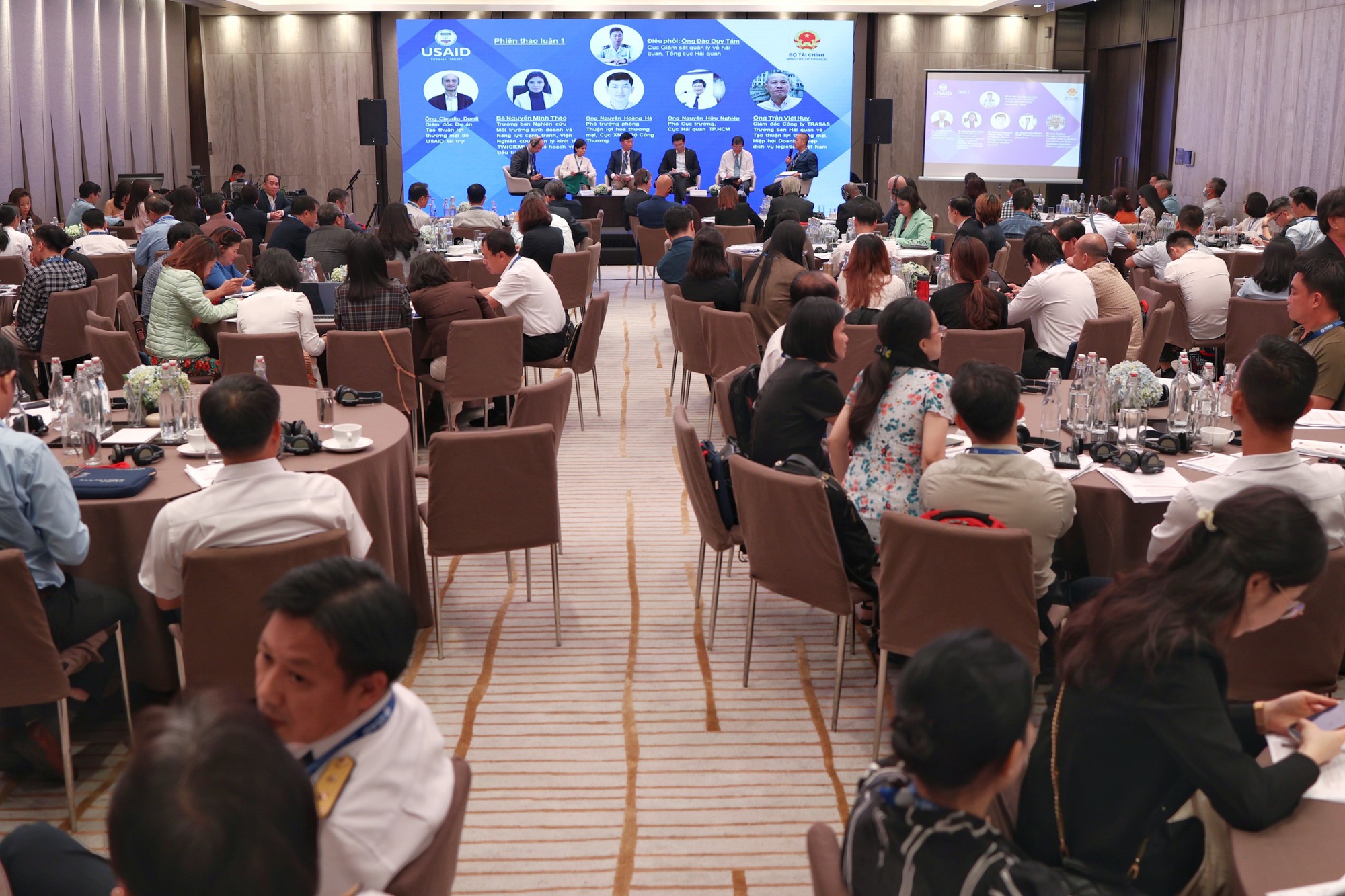 Đề nghị cắt giảm các thủ tục hải quan để giảm phiền hà cho doanh nghiệp - Ảnh 1. Đề nghị cắt giảm các thủ tục hải quan để giảm phiền hà cho doanh nghiệp - Ảnh 1.