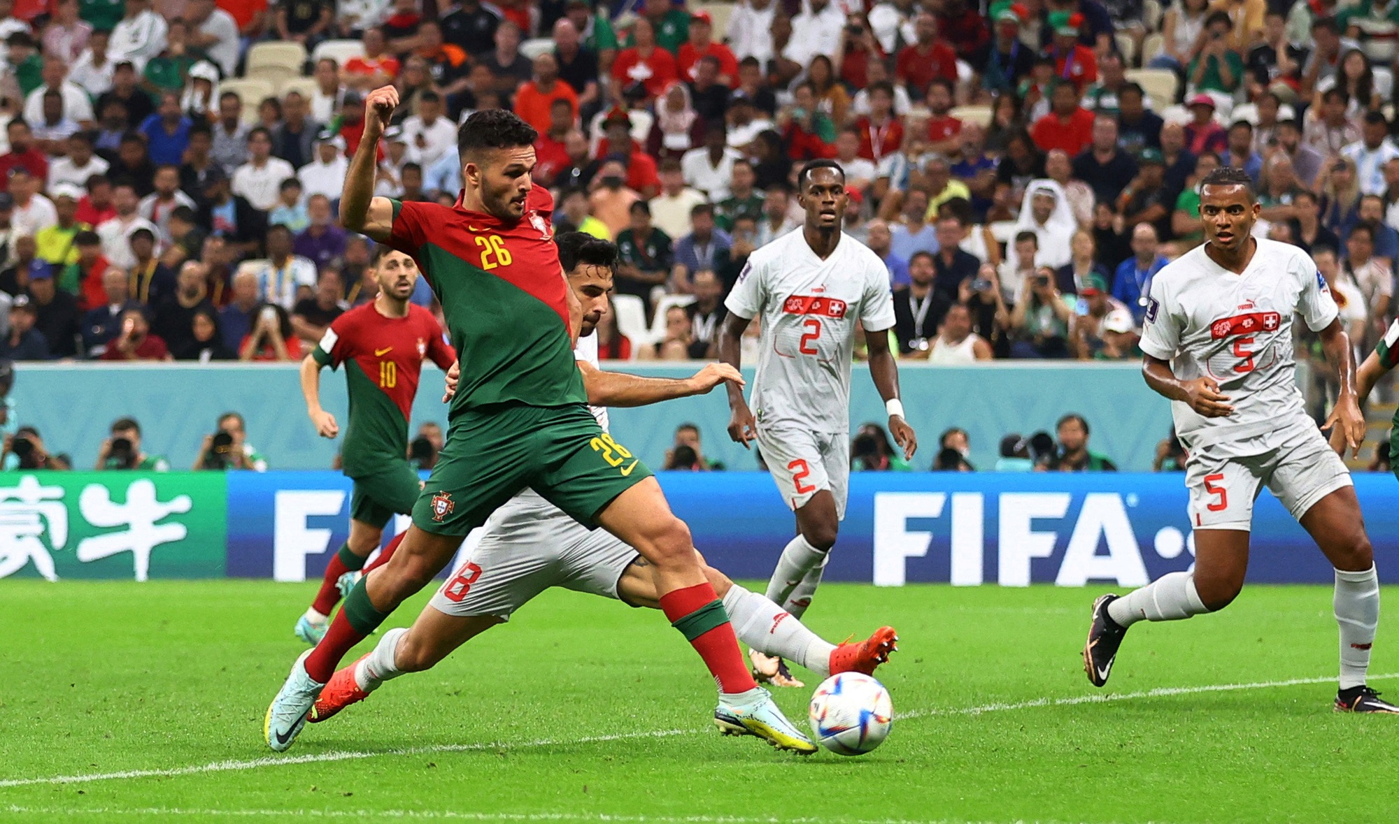 Goncalo Ramos: Cú hat-trick ra mắt độc nhất vô nhị tại World Cup - Ảnh 4.