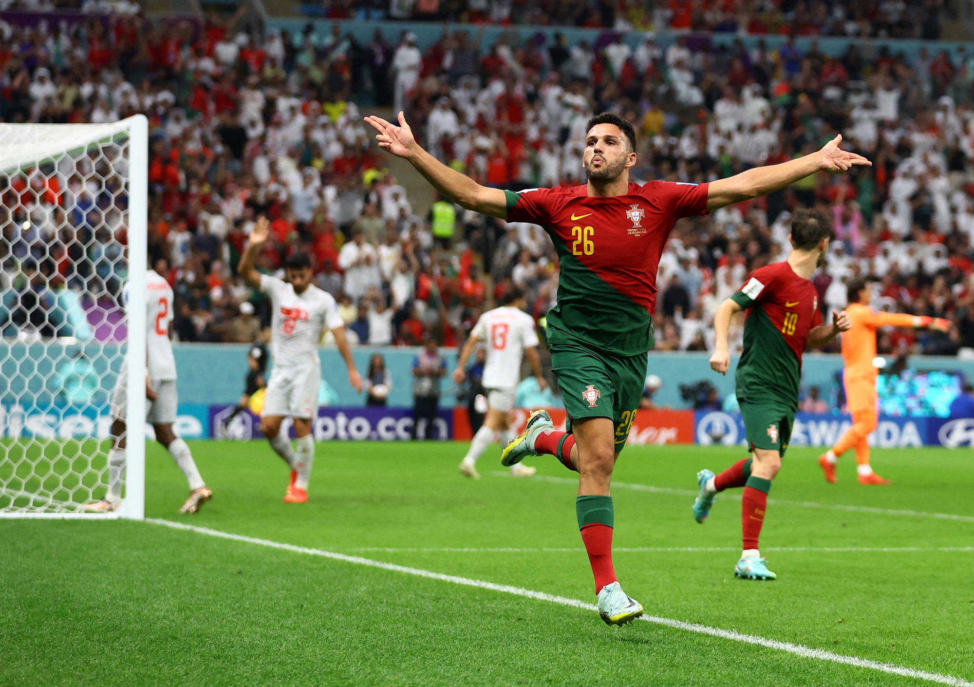 Goncalo Ramos: Cú hat-trick ra mắt độc nhất vô nhị tại World Cup - Ảnh 5.