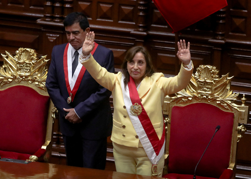 Peru có nữ tổng thống đầu tiên - Ảnh 1.