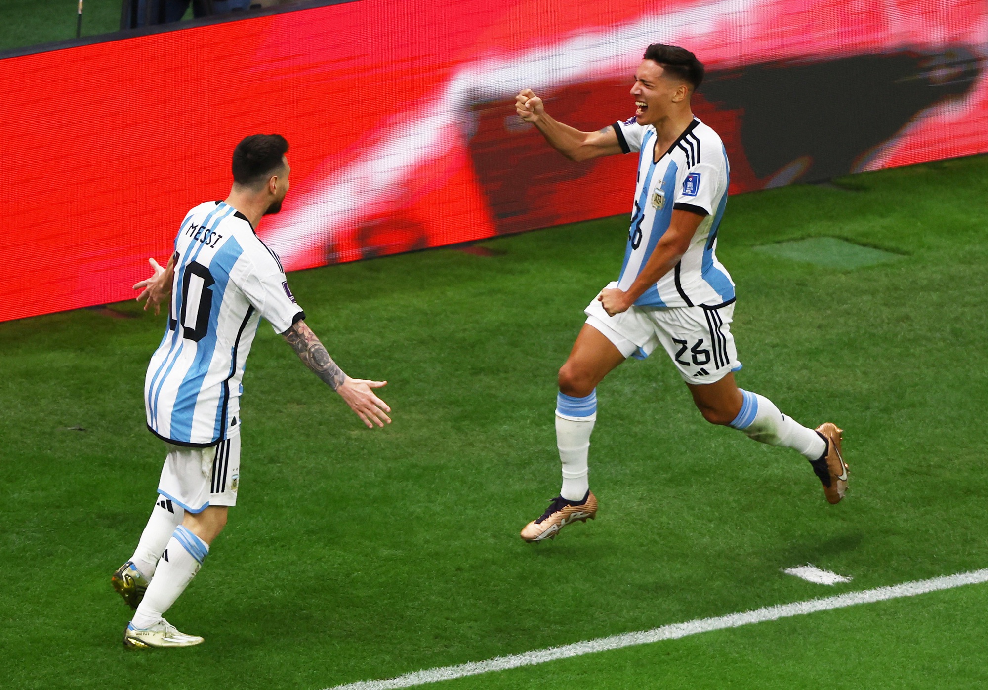 Thắng nghẹt thở trong loạt penalty, Argentina đoạt vé vào Bán kết - Ảnh 6.