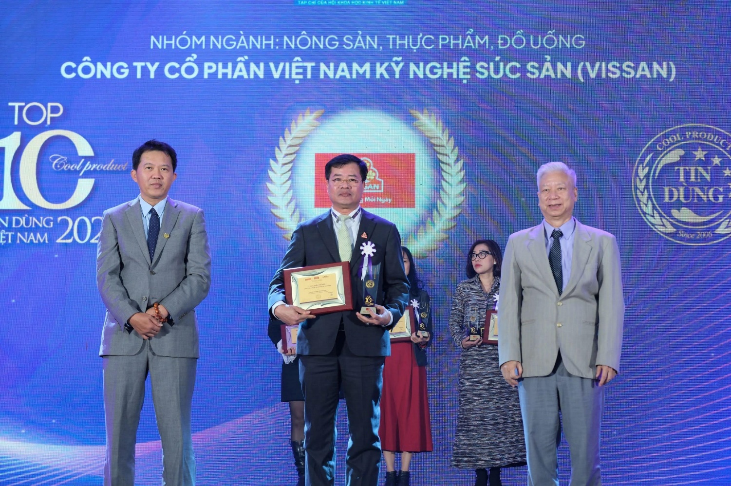 VISSAN được vinh danh Top 100 Sản phẩm – Dịch vụ Tin Dùng Việt Nam năm 2022 - Ảnh 1.