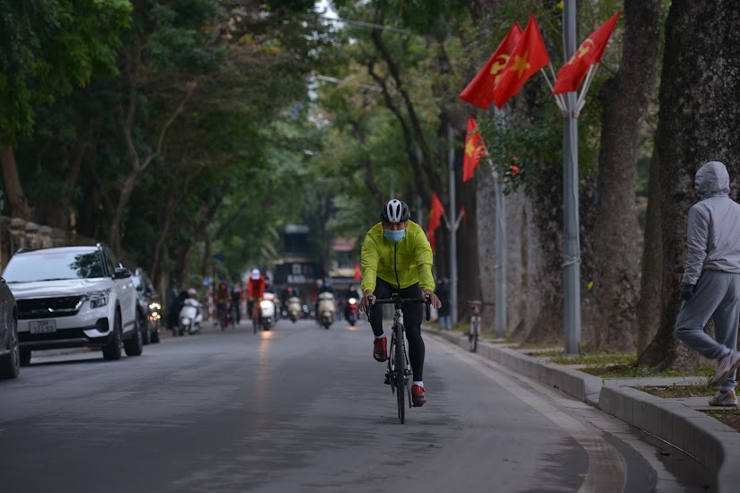 Người dân Hà Nội du Xuân, tập thể dục ngày Mùng Một Tết - Ảnh 12.