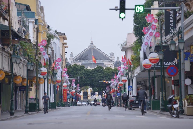 Người dân Hà Nội du Xuân, tập thể dục ngày Mùng Một Tết - Ảnh 16.