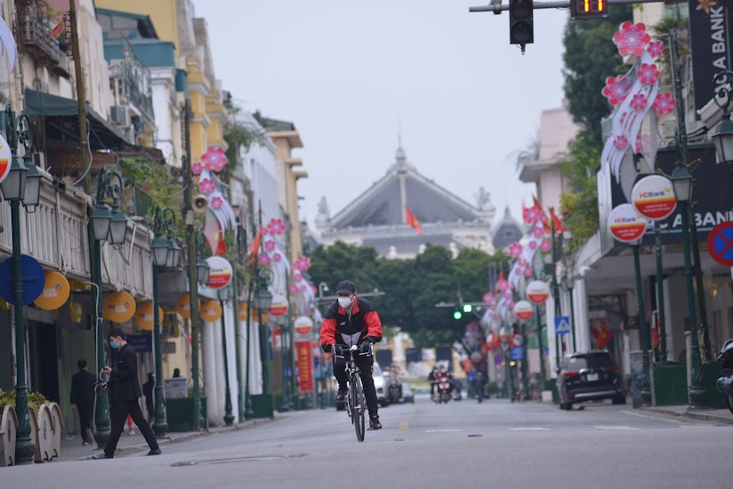 Người dân Hà Nội du Xuân, tập thể dục ngày Mùng Một Tết - Ảnh 18.